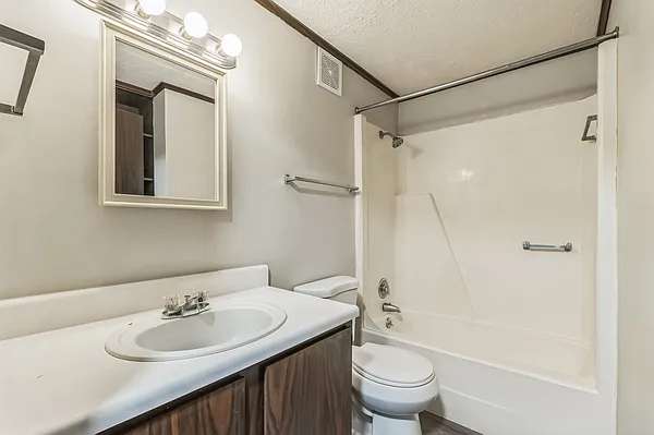 Ellacott Parkway Apartments — Photo 66
