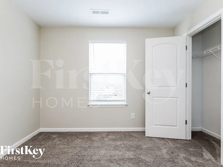 910 Park Rd — Photo 12