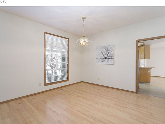 4th image of 15715 SE 35th St