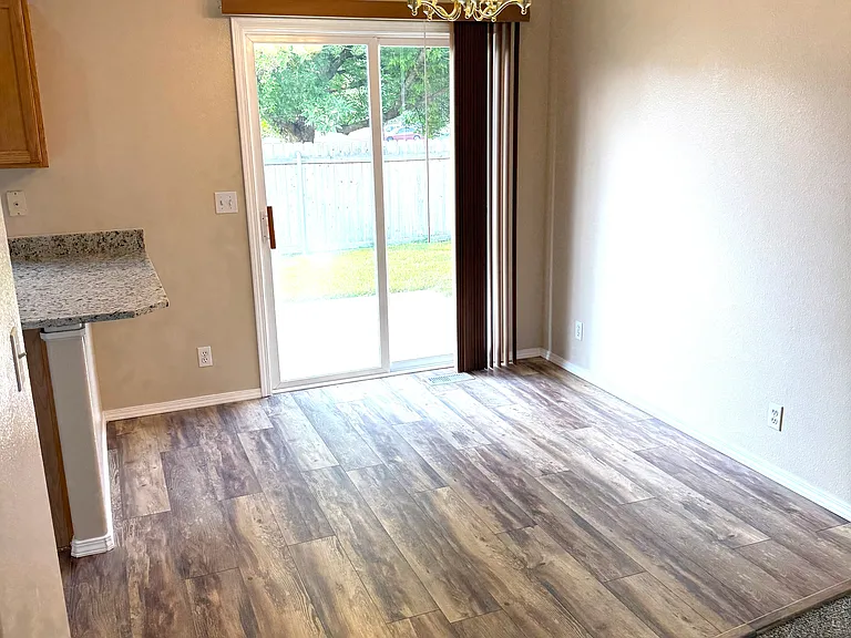1209 Gold Creek Dr — Photo 3