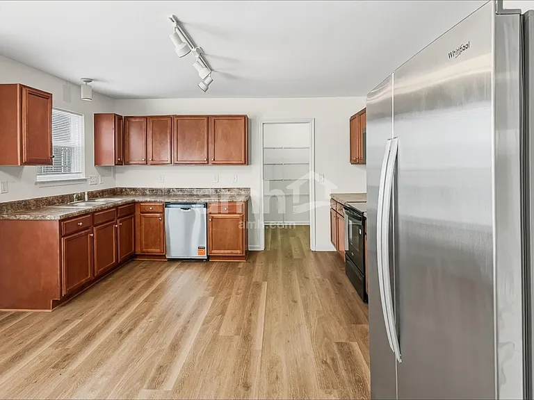 118 Charndon Way — Photo 3