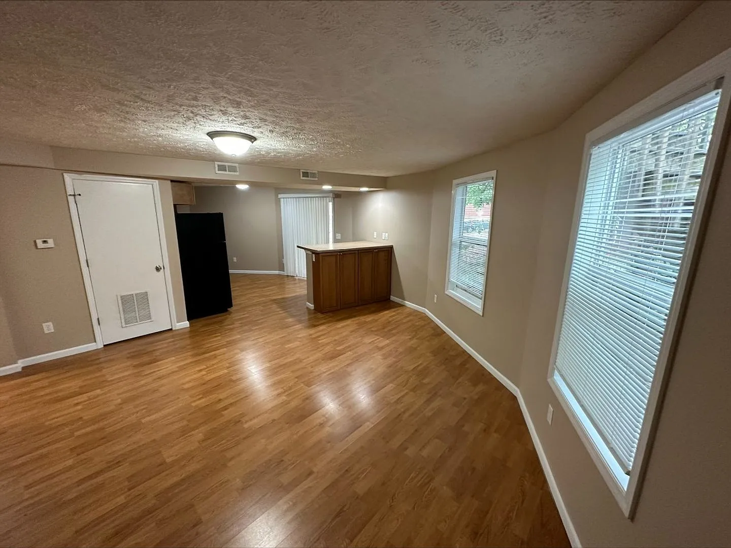 401 S Busey Ave — Photo 4