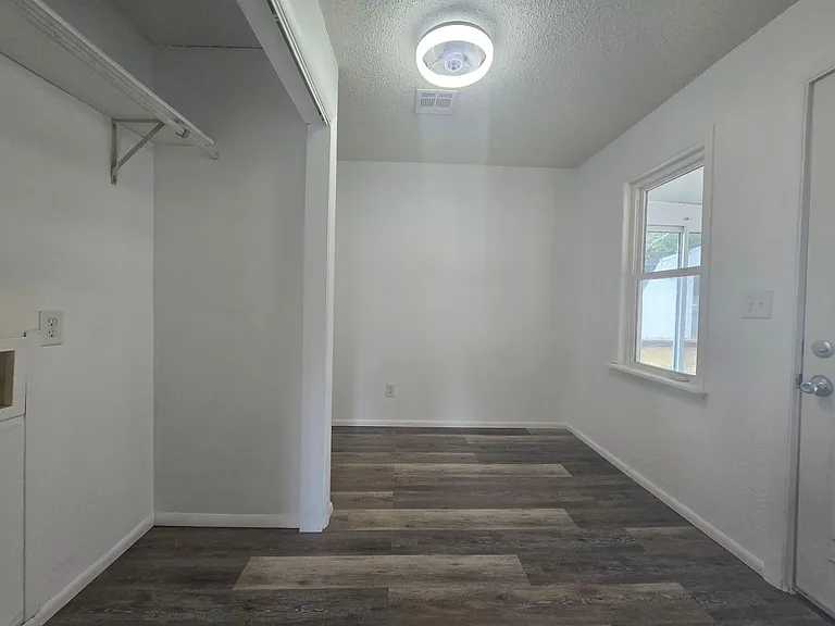 920 W Farrall St — Photo 4