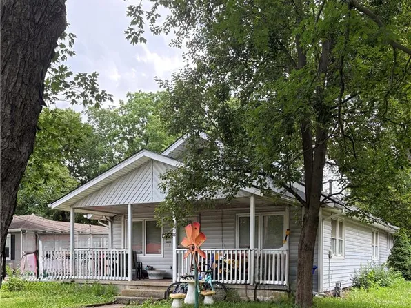 618 N Chestnut St, Olathe, KS 66061
