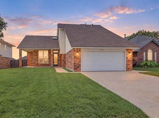 9301 Buttonwood Ave, Moore, OK 73160