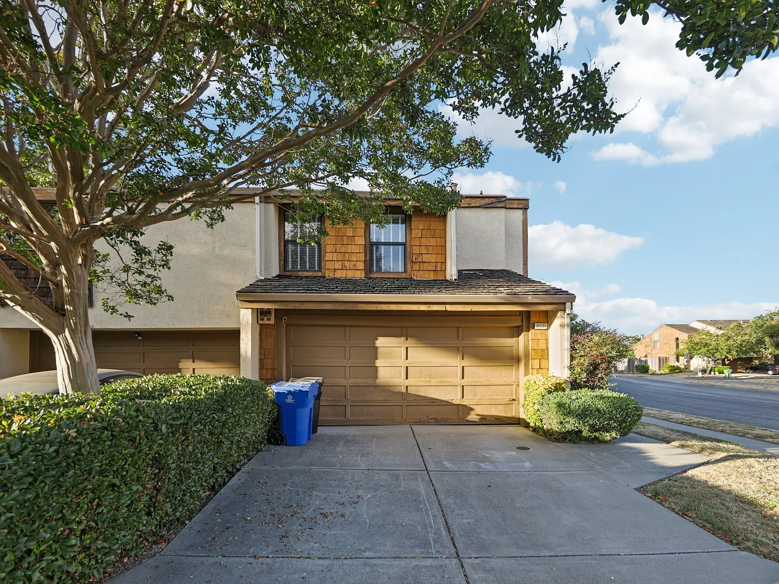 3 bed, 1378 sqft, $3,995 — Photo 2