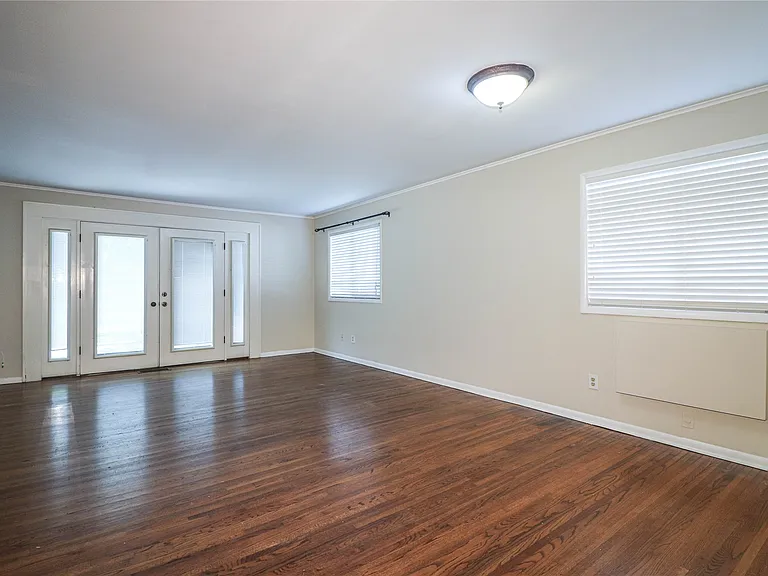 5920 E 25th St S — Photo 33