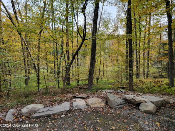 17 Willow Rd, East Stroudsburg, PA 18302