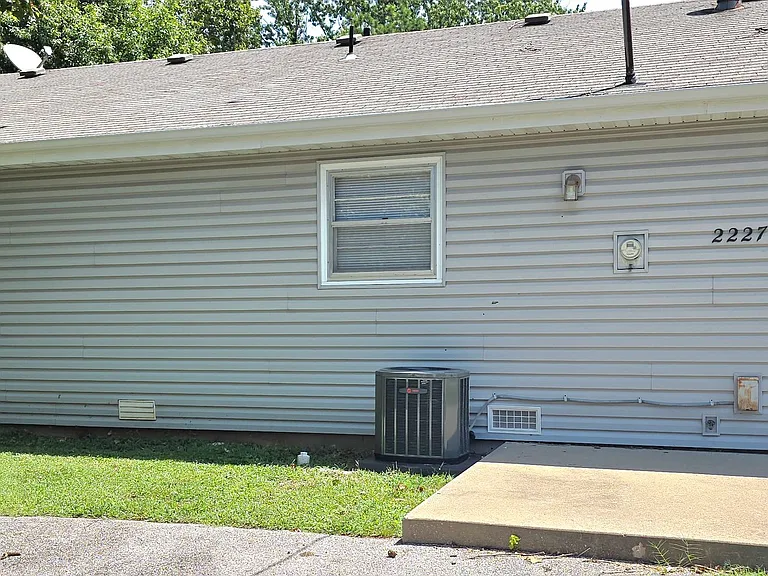 2227 S National Ave — Photo 10