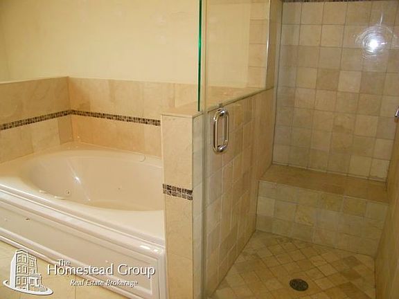 5th image of 4323 N Ashland Ave #Th