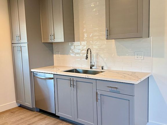 5th image of 6055 Pickford Pl #8