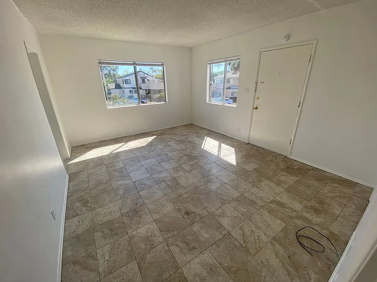 860 Olive Ave — Photo 3