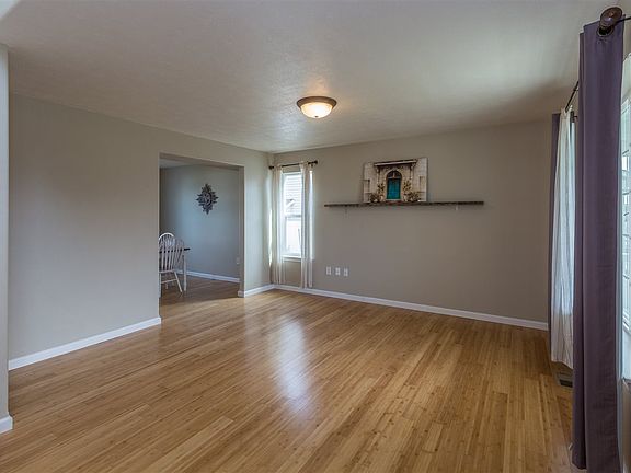 5th image of 613 S Aspen St