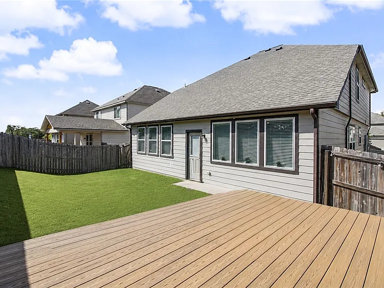 982 Crossing Dr — Photo 20