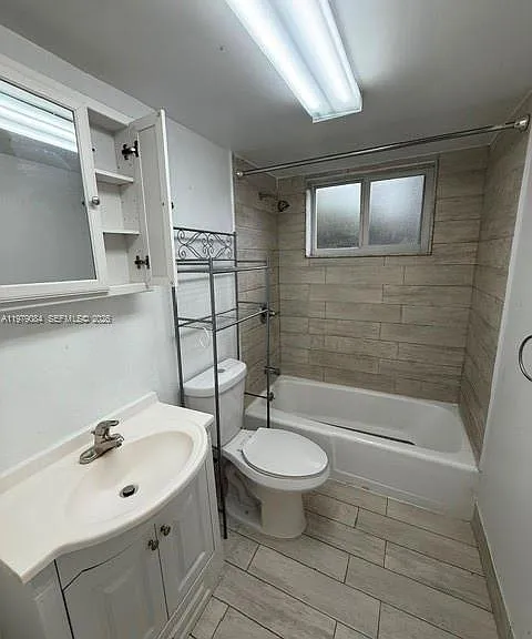 2430 NE 135th St #102 — Photo 19