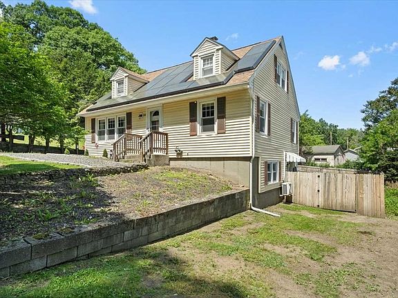 2nd image of 328 Stafford St