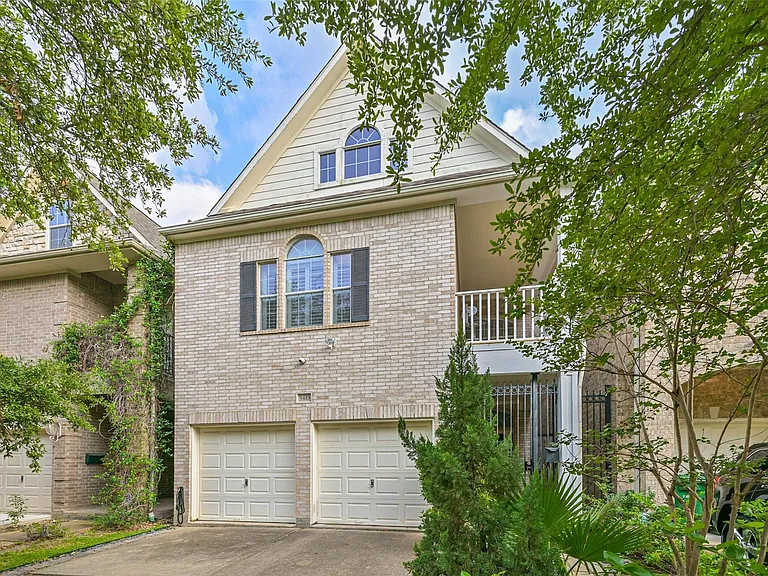 5453 Fairdale Ln — Photo 3