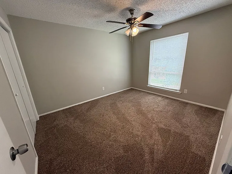 32 Del Tara Dr — Photo 13