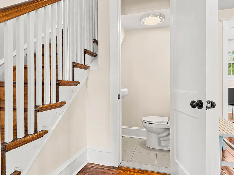 610 Saxer Ave — Photo 19