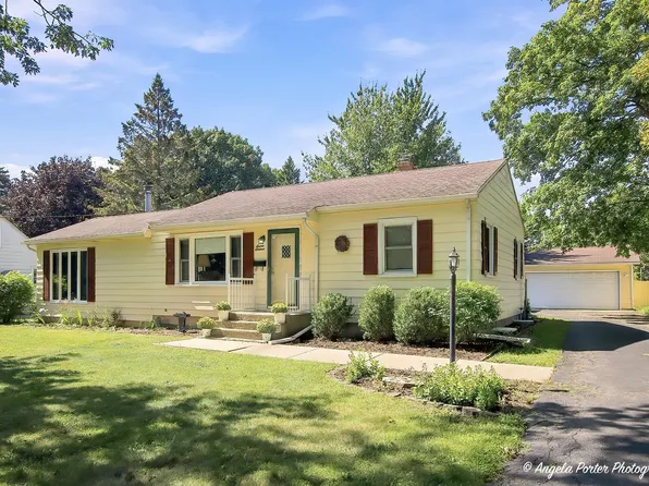 716 Kirkwood Ave, Winthrop Harbor, IL 60096