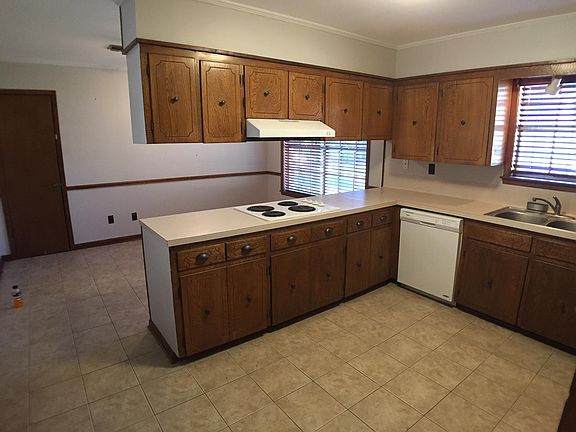 3rd image of 307 Mimosa Pl