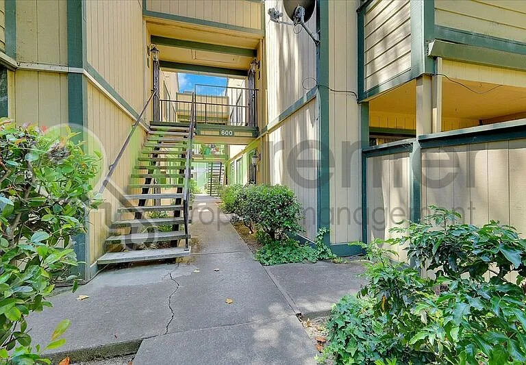 600 Del Verde Cir #2 — Photo 26