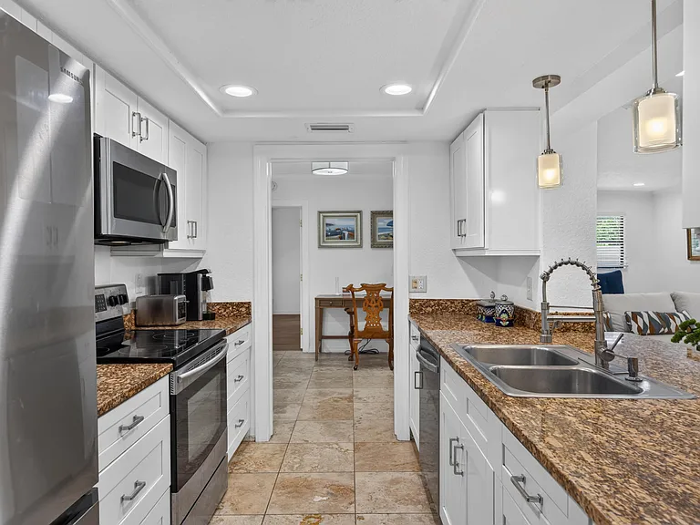 4431 NE 28th Ave — Photo 36