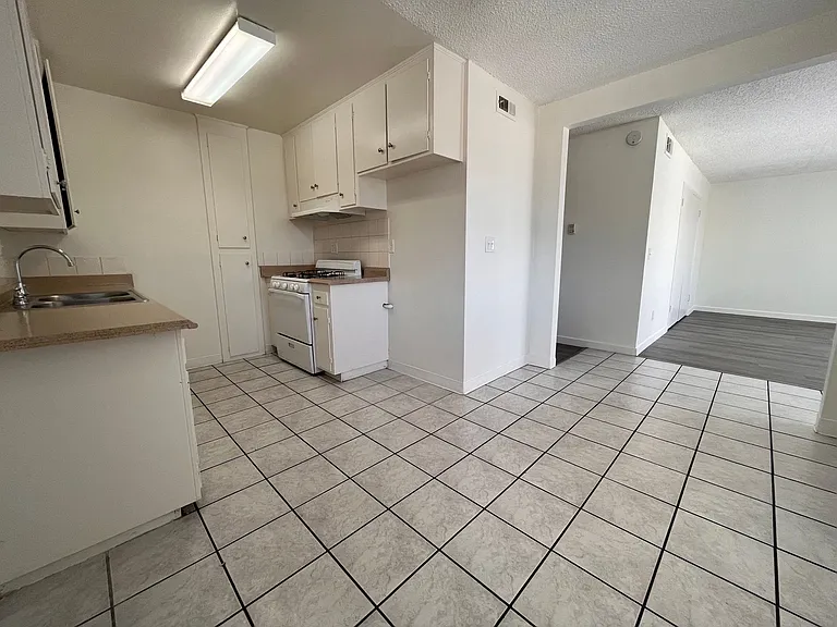 Cypress Apartments — Photo 3