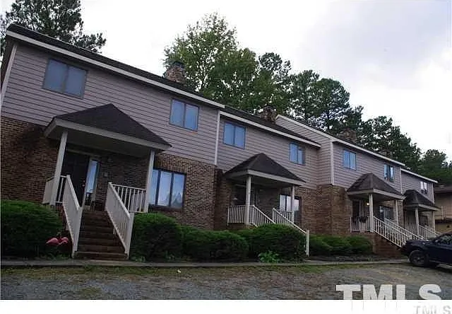 240 Plaza Dr #8