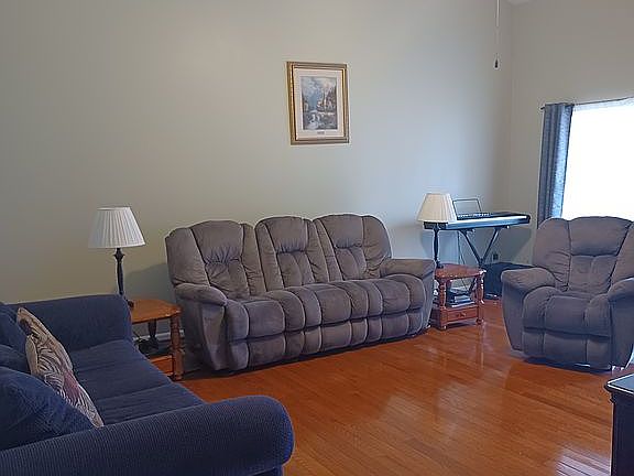 2nd image of 60 Rogers Ct