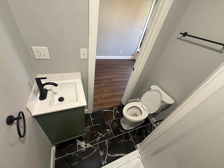 2347 Eoff St #1 — Photo 4