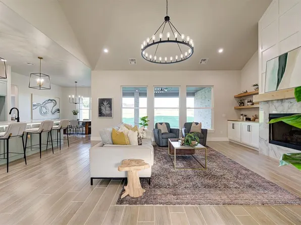 97 N Oaks Rd, Harrah, OK 73045