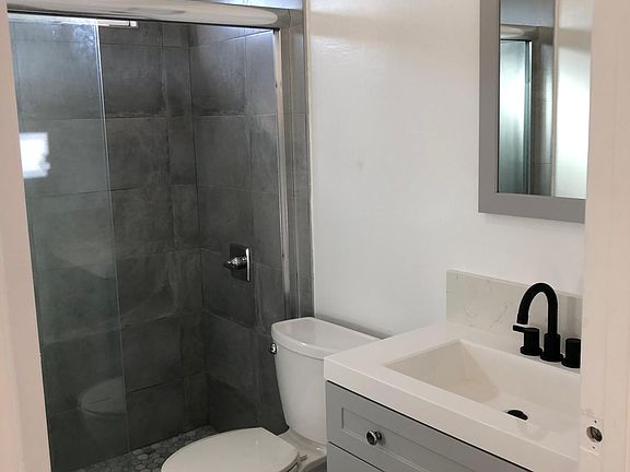 5th image of 501 N Serrano Ave #D