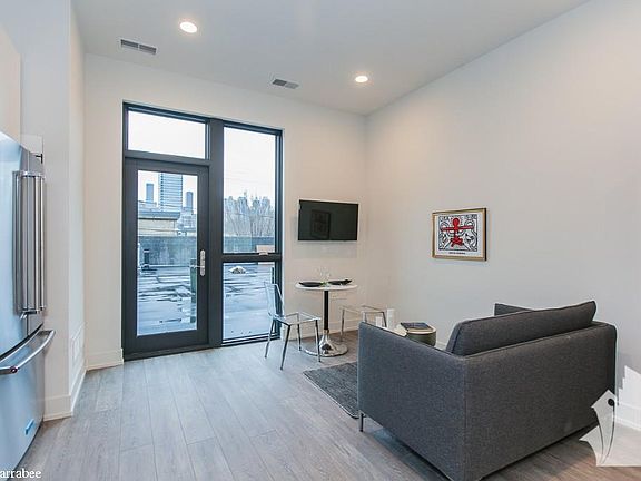 4th image of 855 N Larrabee St #1221