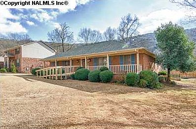 4th image of 2702 Cynthia Ln SE