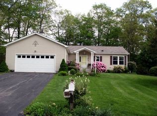 14 Heather Brook Rd, Uncasville, CT 06382