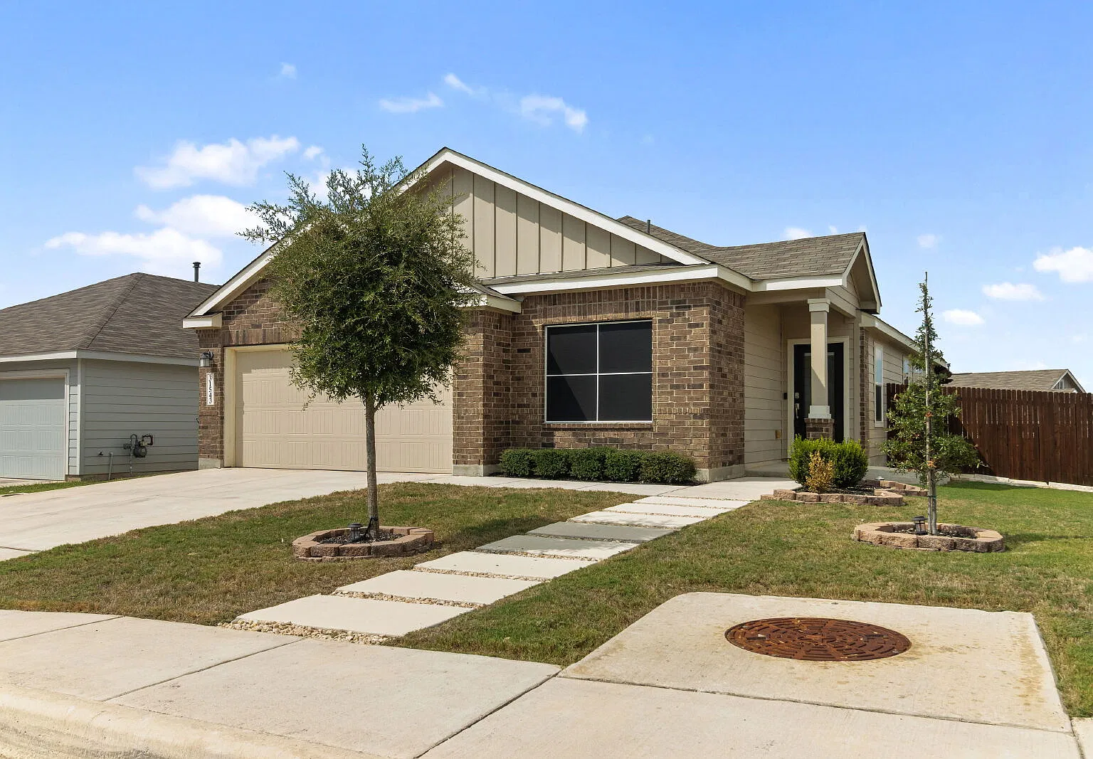 4 bed, 2.0 bath, 1697 sqft, $2,200 — Photo 2