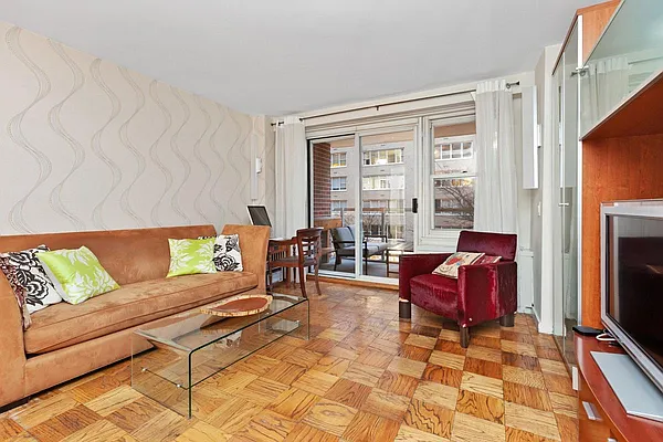 Sold by A & I Broadway | media 18