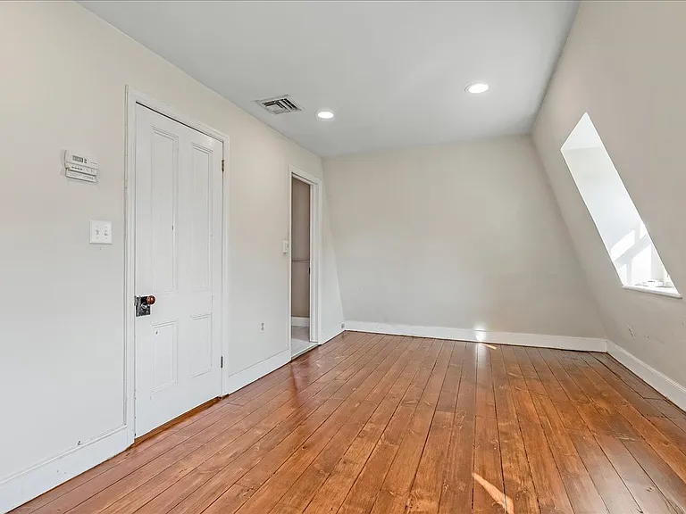 27 Dehart St #2 — Photo 5