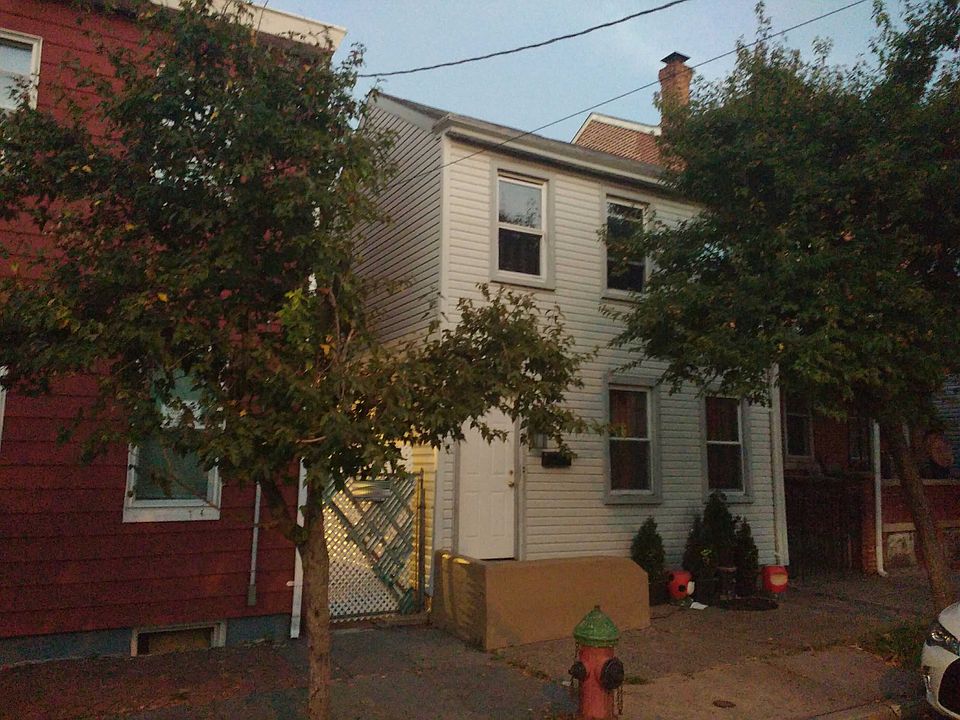 2nd image of 632 2nd St