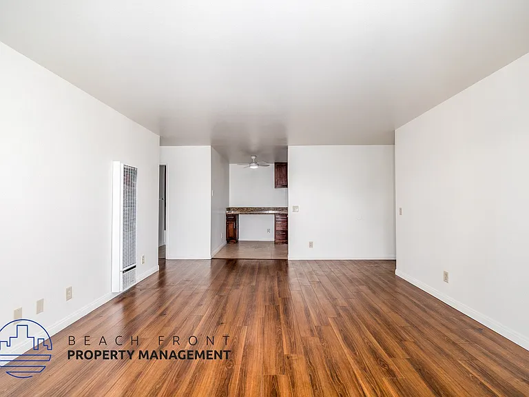 2422 E. 11th St. — Photo 9