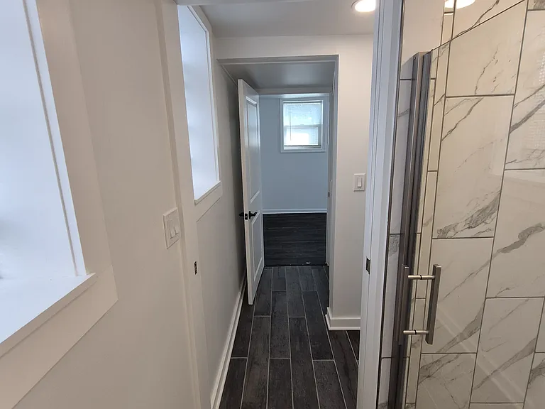 604 E Locust St — Photo 10