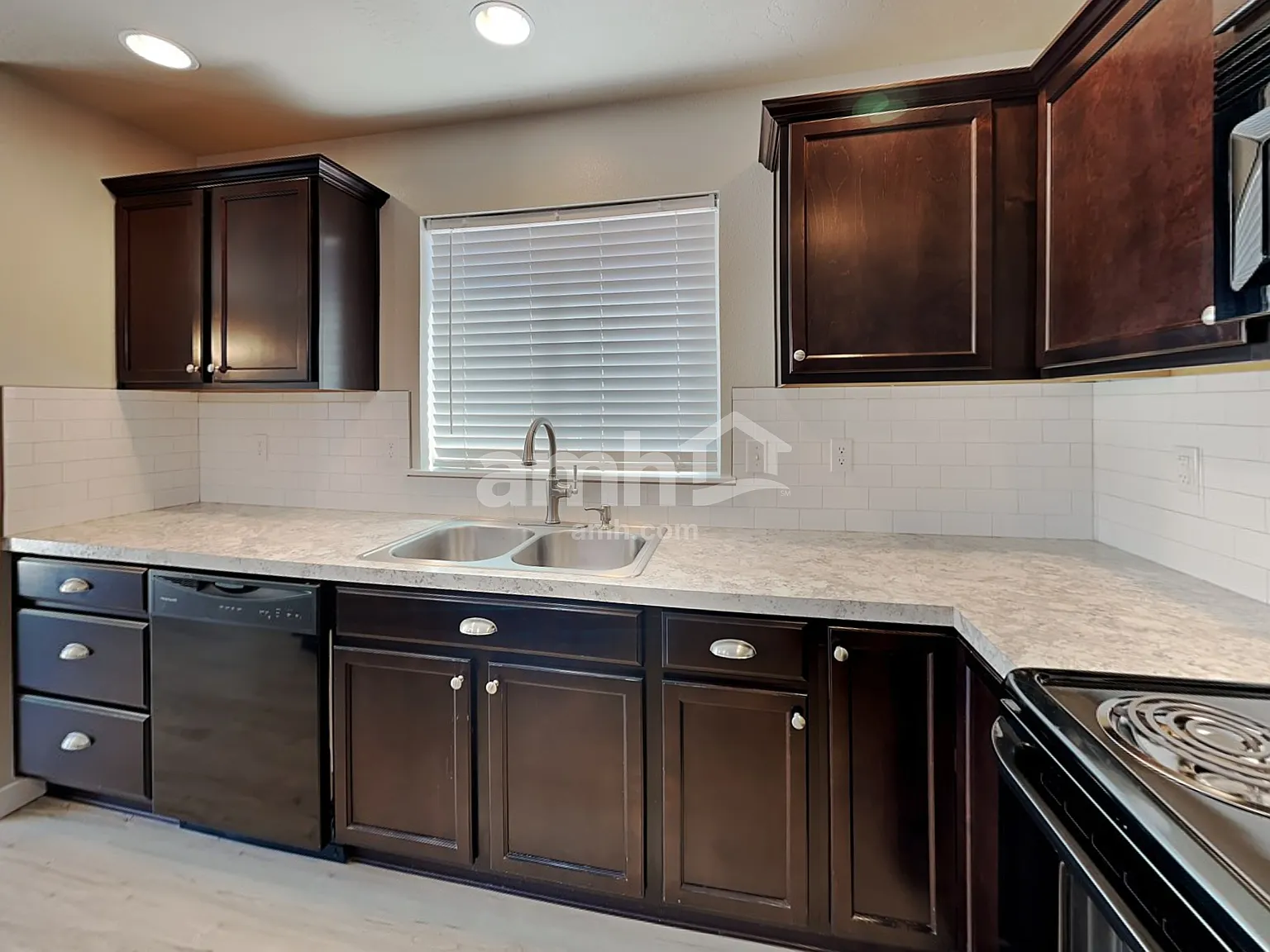 5 bed, 2.5 bath, 2626 sqft, $3,180 — Photo 3