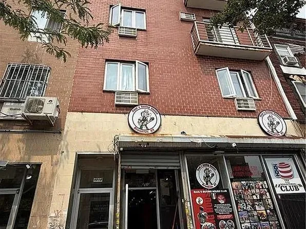 4018 8th Ave APT 3R, Brooklyn, NY 11232