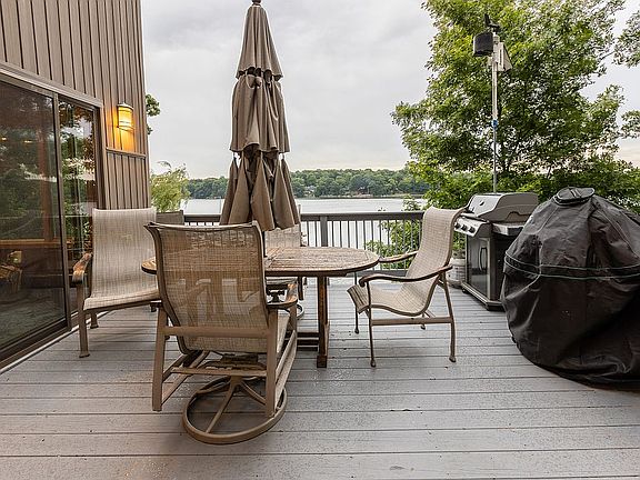 4th image of 2220 Lakeside Dr W