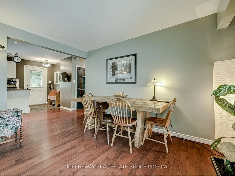14 Webb St E — Photo 8