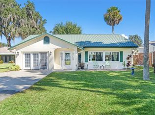 10915 Lake Harris Cir, Tavares, FL 32778
