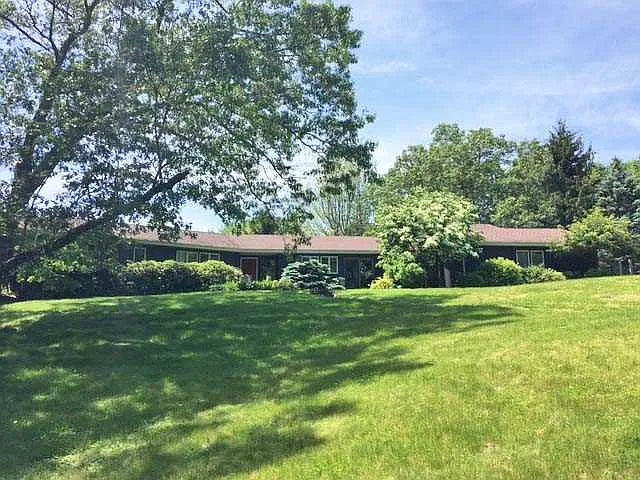 346 Stanford Rd photo 1