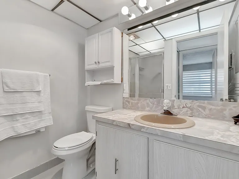 481 Burgundy St #K — Photo 15
