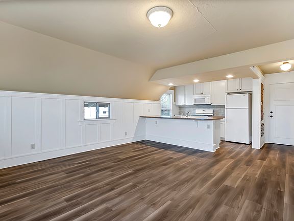 3rd image of 528 W Pioneer #2